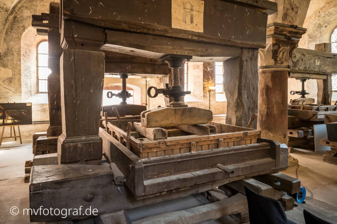 Weinpresse Große, hölzerne Presse für Wein